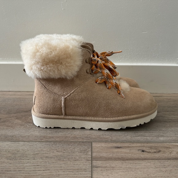 UGG Classic Mini Suede & Shearling Hiker Boots size 7 NWT - Picture 3 of 5